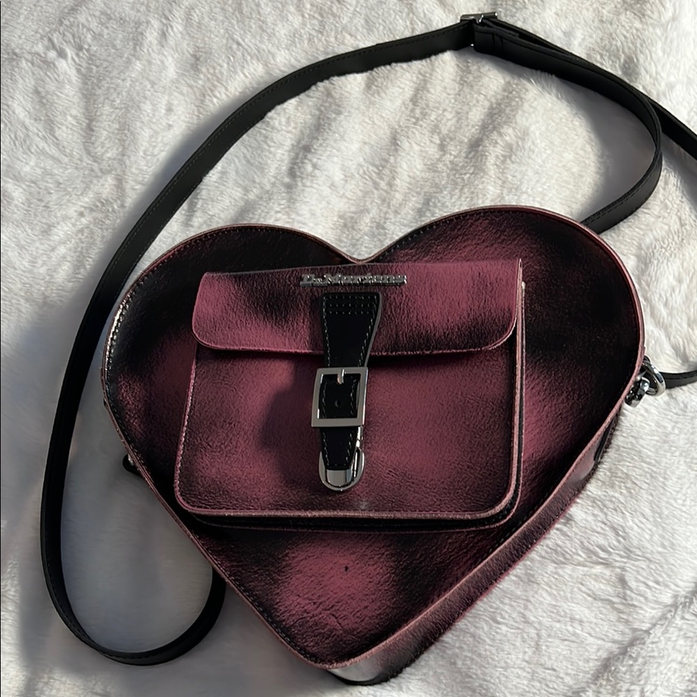 Dr. Martens vegan Heart-Shaped Bag/backpack
